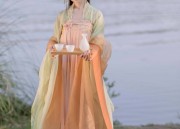 Ancient Elegance of Hanfu Hairpins and Flowing Tassel:A Students Exploration