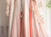 The Cheongsam-Clad Student:Embracing Traditional Chinese Style in Modern Education