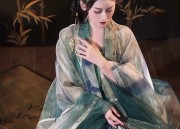 Peach-Infused Cheongsam:A Blend of Tradition and Elegance