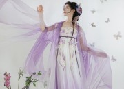Winter Elegance in a Cheongsam:The Allure of the Traditional Chinese Dress