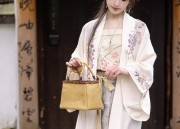 Enhancing the Elegance of Short Figures in Cheongsam:A Guide to Height-Boosting Styling