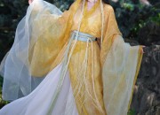 Maternal-Child Connection in Traditional Chinese Style:The Story of Qipao between Mother and Child