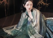 Plus-Size Cheongsam Evolution:Embracing the White Beauty of Curvier Figures
