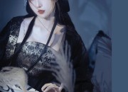 Amidst the Summer Mists:A Journey in Traditional Chinese Clothing