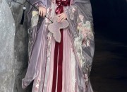 The Charm of Qipao:The Allure of a Forty-Something Woman in a Cheongsam Skirt