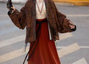 The Evolution of Long Cheongsam with Extended Length:A Closer Look into the Traditional Beauty