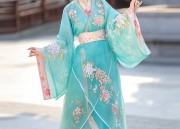 Charming Mini-Size:The Elegance of Qipao for Petite Summer Girls with a Curvier Figure
