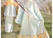Elegance Exuded in the Satin Cheongsam:A Journey into the World of High-End Traditional Beauty