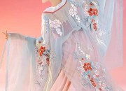 Embracing Innovation:The Evolution of the Modern Cheongsam