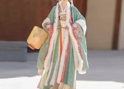 Ancient Style Horseface Skirt and Shoe:A Blend of Tradition and Fashion