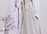 Revisiting the Elegance of Ancient Hanfu Fashion:A Trend of Revival
