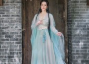 Exploring the Erotica of Traditional Chinese Clothing:Cheongsam and its Modern Sensual Evolution