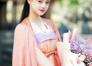 The Splendor of Hanfu Hair Combs and Flowery Accessories