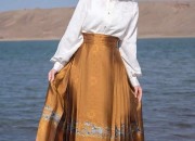 New Chinese Style:The Revival of the Horseface Skirt for Spring and Summer