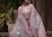Joyful Rabbit in the Heavenly Pool:A Tale of Original Hanfu Fashion
