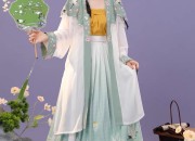 The Warlords Lady in a Cheongsam and Shawl:Life in the Republic of China