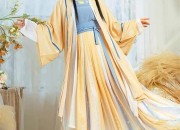 The Dominant Student in Traditional Hanfu:A Tale of a Fierce and Elegant Female Student