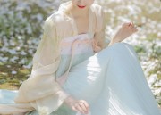 Mongolian Cheongsam:A Blend of Tradition and Modernity
