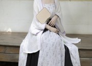 A Purple Hanfu Capelet for a Girls Dream