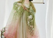 Womens Cotton-Linen Tang Costumes:A Blend of Tradition and Modernity