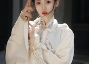 Enchanting Modern Student in Ancient Hanfu Fashion:The Allure of the Traditional Chinese Attire