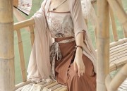 Childrens Black Gold Horseface Skirt:A Traditional Elegance