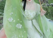 Slimming and Elegant Qipao:The Allure of Traditional Chinese Dress