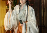 Traditional Chinese Scholars Attire and the Modern Hanfu Fashion for Adult Women