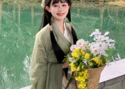 The Journey of a 12-Year-Old into the World of Hanfu Chinese Traditional Clothing)