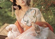 The Rise of Short-Style Cheongsam Blouses:A Fashion Trend in Modern Times