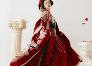 Enchanting and Dominating:The Allure of Ancient汉服 in a Feminine Glory