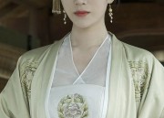 The Evolution of Traditional Chinese Hanfu and Modern Japanese JK:A Cultural Exploration