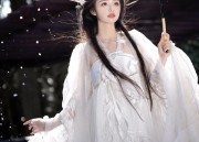 The Splendor of织金缎面马面裙:A Traditional Beauty in Modern Fashion