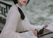 The Enchanting Combination of High Heels and Cheongsam:The Round-Toe Charm