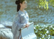 Childrens Hair Combs and Accessories for Traditional Horseface Skirt:A Guide to Styling