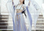 The Enchantment of Cheongsam and High Heels:A Glimpse into the World of Fashion Show Walkers