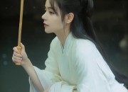 Youthful Cheongsam Style:Embracing the Girl Next Door in Traditional Chinese Splendor