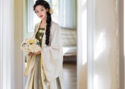 The Yellow Chinese Cheongsam:A Traditional Beauty