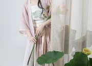 Peach Blossom Original Hanfu Robe with Oversized Sleeves:The Story of Peach 14s Signature Design