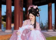 The Charm of a Petite Woman in a Cheongsam:A Toast to Her Grace and Elegance