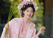 Embroidery Hair Bands and the Revival of Hanfu:A Blend of Ancient Craft and Modern Fashion