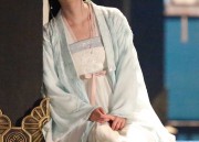 Enhancing the Elegance of Traditional Hanfu Clothing:A Guide to Styling the Cross-Collared Top