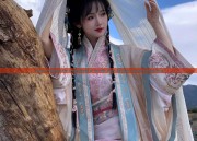 Ethereal Elegance:The Enchantment of Ancient Hanfu Costumes among College Girls