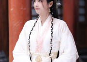 The Splendor of Red and White Hanfu:Unveiling the Traditional Beauty of Chinese Clothing