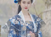 The Red Wish of the Dragon Mother in Hanfu Fashion