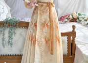 White Standing Collar Top and Horseface Skirt:A Fashionable Fusion