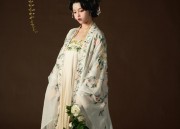 Unique and Beautiful Cheongsam:A Glance into the Splendor of Traditional Chinese Clothing