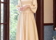 The Elegance of Cheongsam at the Wedding Banquet:A Cultural Blend of Tradition and Modernity