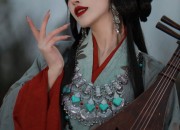 Ancient Red Hanfu Elegance:A Students Journey into Traditional Chinese Costume