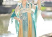 White Lace Cheongsam Dress:A Blend of Tradition and Elegance